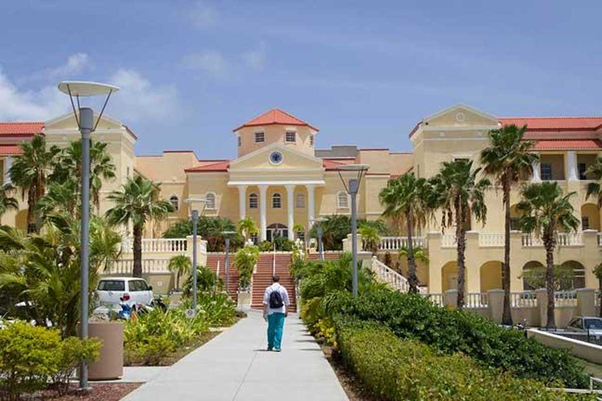 Boost Your MCAT Score with Premier Tutors for American University of the Caribbean School of Medicine | MedSchoolCoach Local Experts